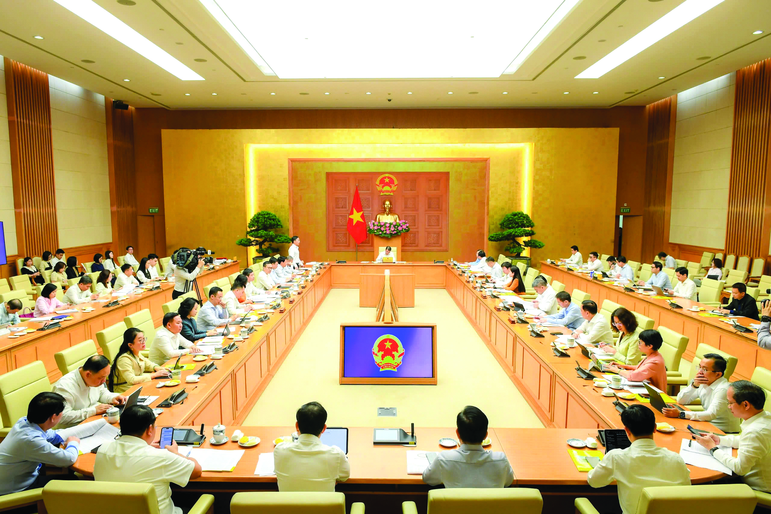Ủy viên Bộ Chính trị, Thủ tướng Chính phủ Lê Minh Hưng chủ trì cuộc làm việc với Ngân hàng Nhà nước về tình hình hoạt động ngân hàng những tháng đầu năm 2026, ngày 29/4/2026.